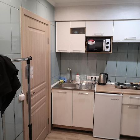 Freedom Apartment On Bazarna Str Lviv Buitenkant foto