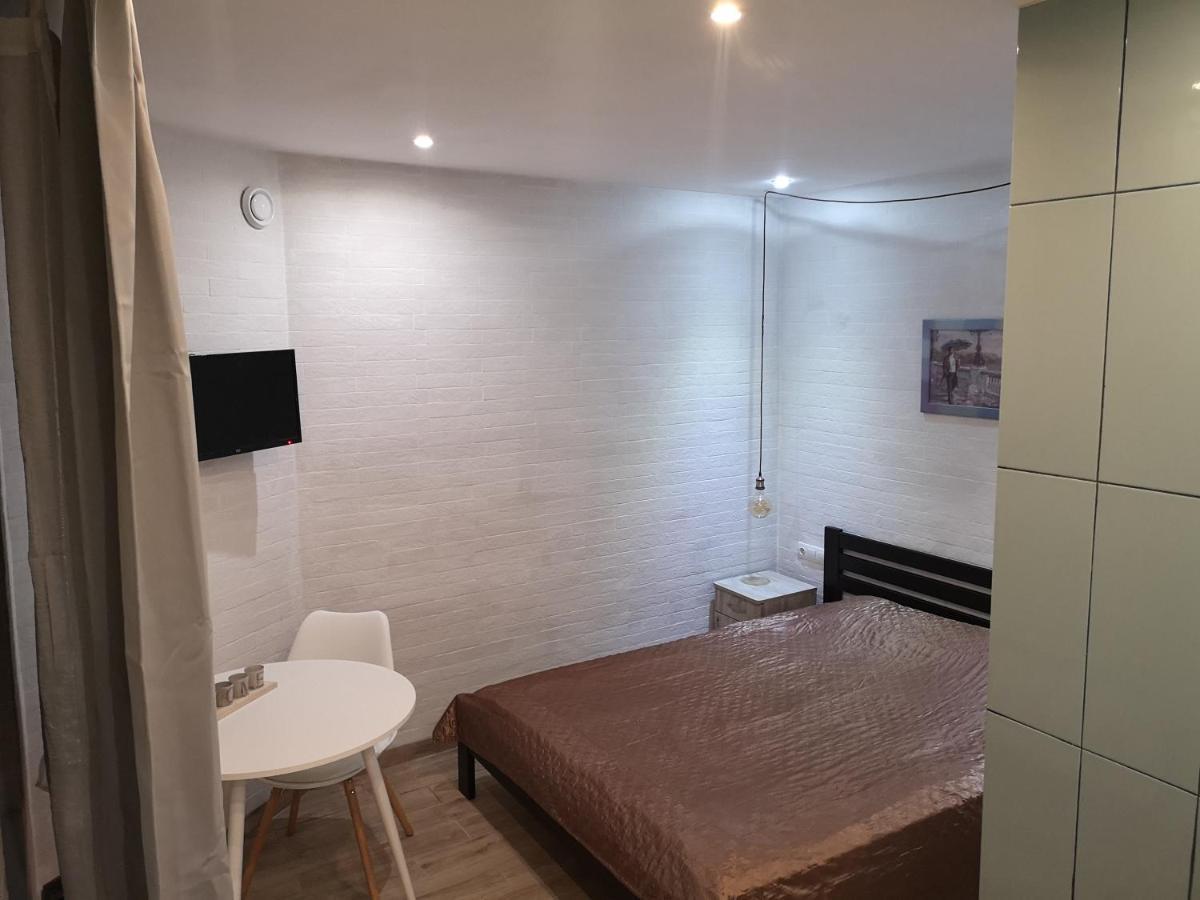 Freedom Apartment On Bazarna Str Lviv Buitenkant foto