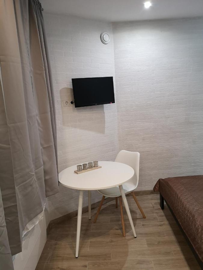 Freedom Apartment On Bazarna Str Lviv Buitenkant foto