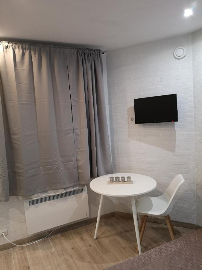 Freedom Apartment On Bazarna Str Lviv Buitenkant foto