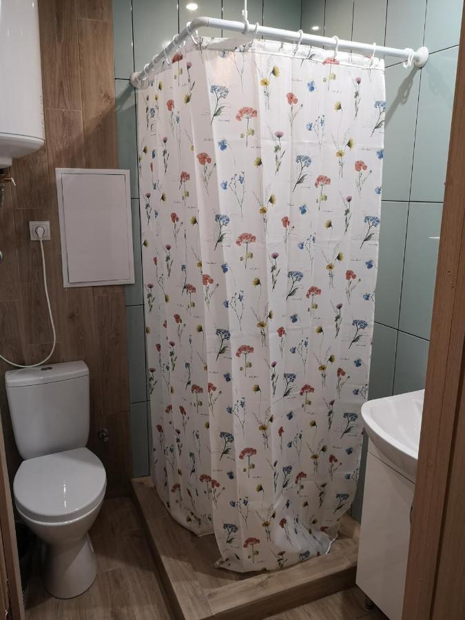 Freedom Apartment On Bazarna Str Lviv Buitenkant foto